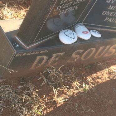 SOUSA , Simone, de 1980-2011