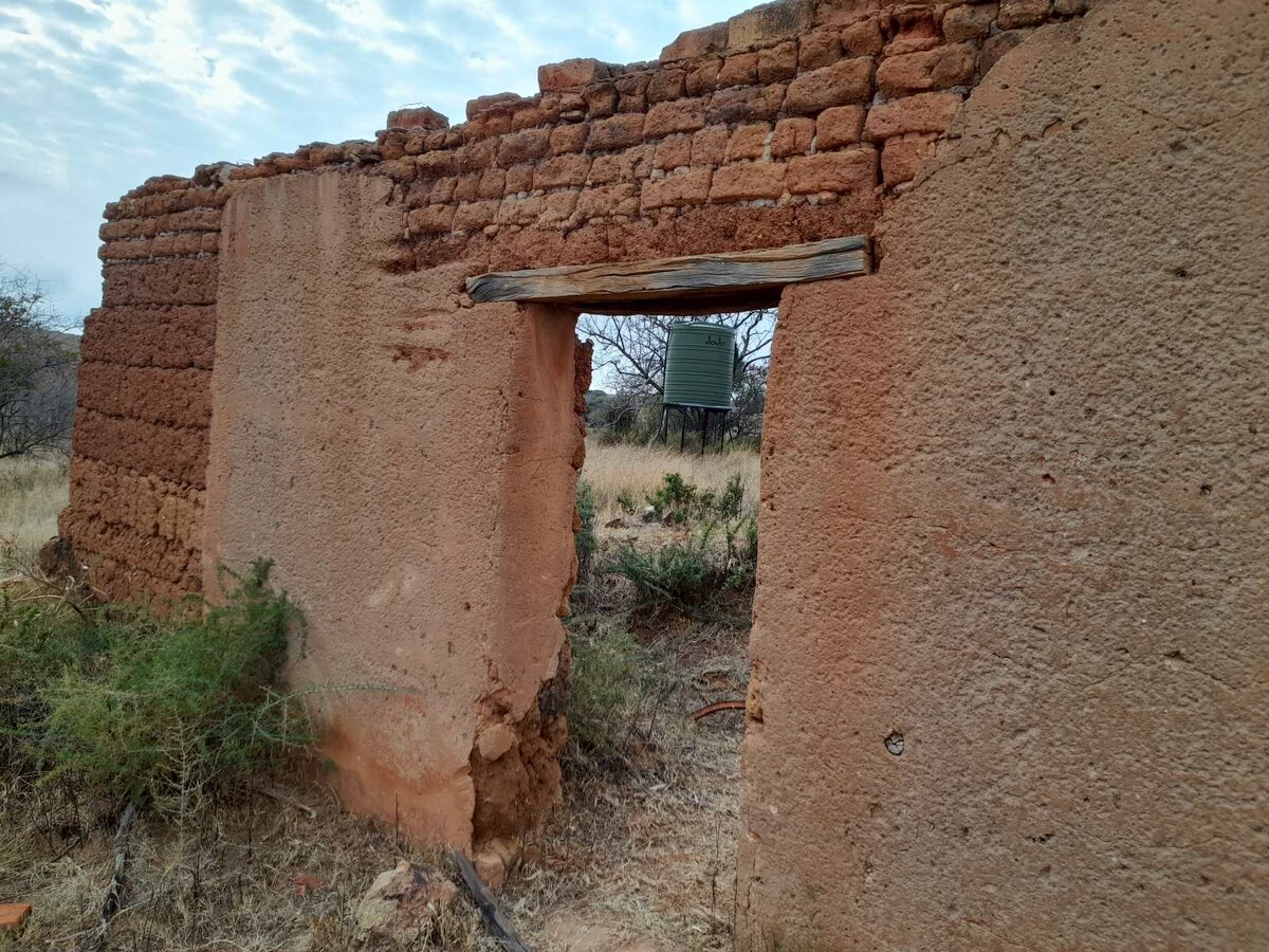1. Overview Gravesite Ruin / Oorsig Begrafplaas Murasie