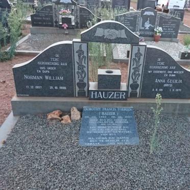 HAUZER Norman William 1907-1986 &amp; Anna Cecilia BRITS 1911-1978 :: TOERIEN Dorothy Francis nee HAUZER 1942-2007
