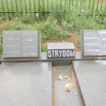 STRYDOM Cornelis Floris Johannes 1907-2000 &amp; Magdalena Cornelia COCKROFT 1908-1982