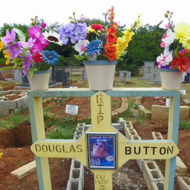 BUTTON Douglas 1995-2015