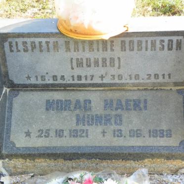 MUNRO Morag Maeri 1921-1988 :: ROBINSON Elspeth Katrine formerly MUNRO 1917-2011