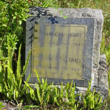 MUNRO P.J. 1858-1943 :: MUNRO L. 1863-1947 :: GRACE V.H. 1894-1975 :: GRACE P.G. 1925-1995