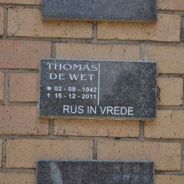 WET Thomas, de 1942-2011