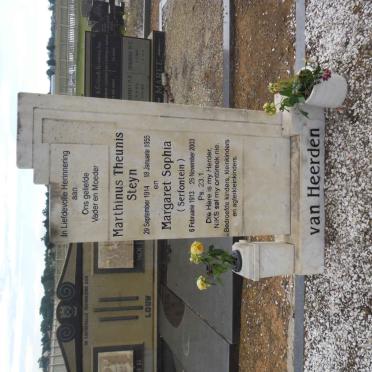 HEERDEN Marthinus Theunis Steyn, van 1914-1955 &amp; Margaret Sophia SERFONTEIN 1913-2003