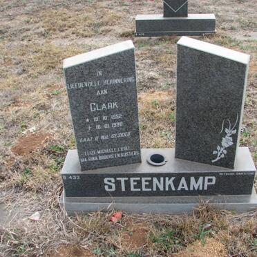STEENKAMP Clark 1952-1998