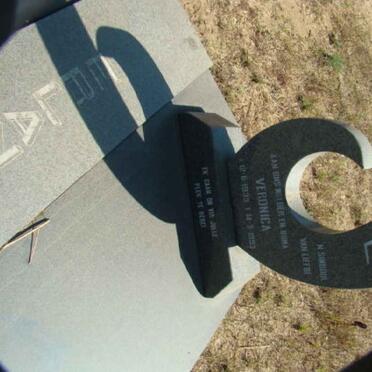 ERLANK Veronica 1939-1993