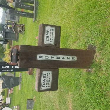 RUTHVEN David 1933-2001 &amp; Esme 1930-2002