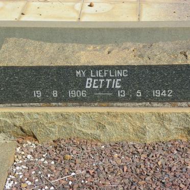WALTERS Joe 1904-1993 :: WALTERS Cinie POTGIETER 1906-1996 :: WALTERS Bettie LAUBSCHER 1907-1942 #3