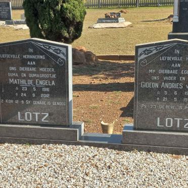 LOTZ Gideon Andries van Zyl 1914-1978 &amp; Mathilde Engela VAN HEERDEN 1916-2012