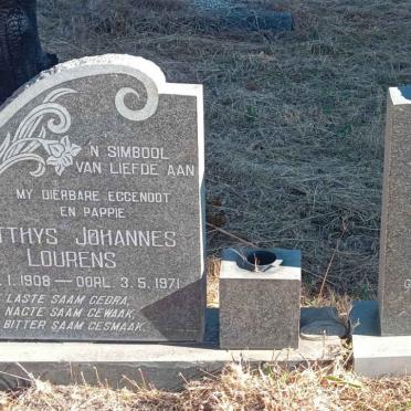 LOURENS Matthys Johannes 1908-1971 & Maggie 1915-1994