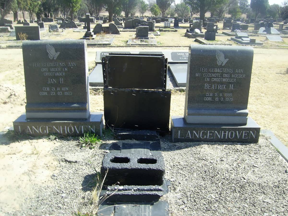 LANGENHOVEN Jan H. 1891-1983 & Beatrix M. 1898-1979