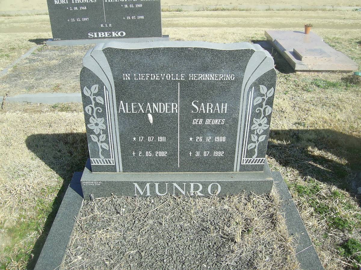 MUNRO Alexander 1911-2002 & Sarah BEUKES 1908-1992