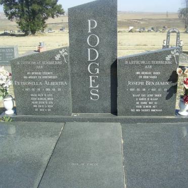PODGES Joseph Benjamin 1920-1992 &amp; Petronella Albertha 1927-1989