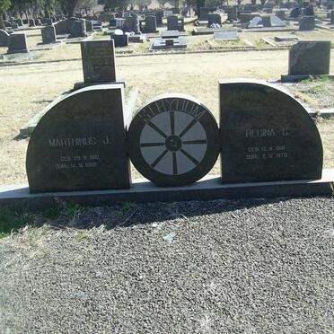 STRYDOM Marthinus J. 1910-1968 &amp; Regina C. 1913-1973