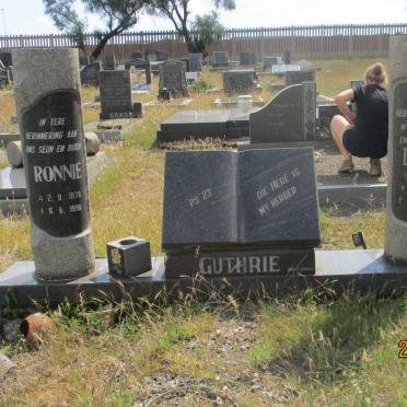 GUTHRIE Lily nee OPPERMAN 1937-1984 :: GUTHRIE Ronnie 1978-1998