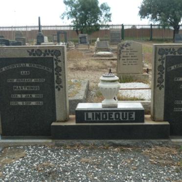 LINDEQUE Marthinus 1866-1962 &amp; Bettie 1874-1955
