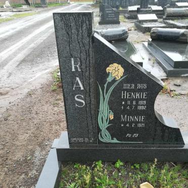 RAS Henkie 1919-1992 & Minnie 1921-
