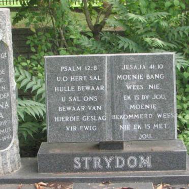 STRYDOM W.N.F.J. 1920-2003 &amp; Johanna Maria ERASMUS 1919-1994