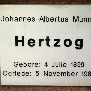 HERTZOG Johannes Albertus Munnik 1899-1982