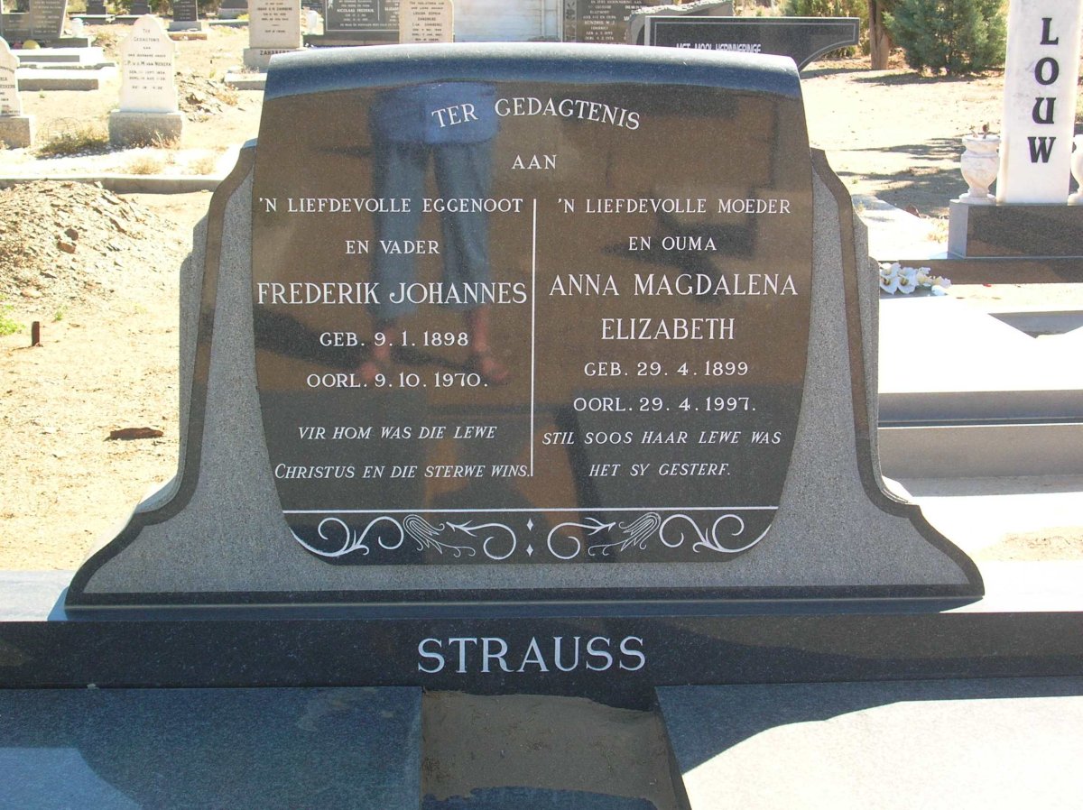 STRAUSS Frederik Johannes 1898-1970 & Anna Magdalena Elizabeth 1899-1997