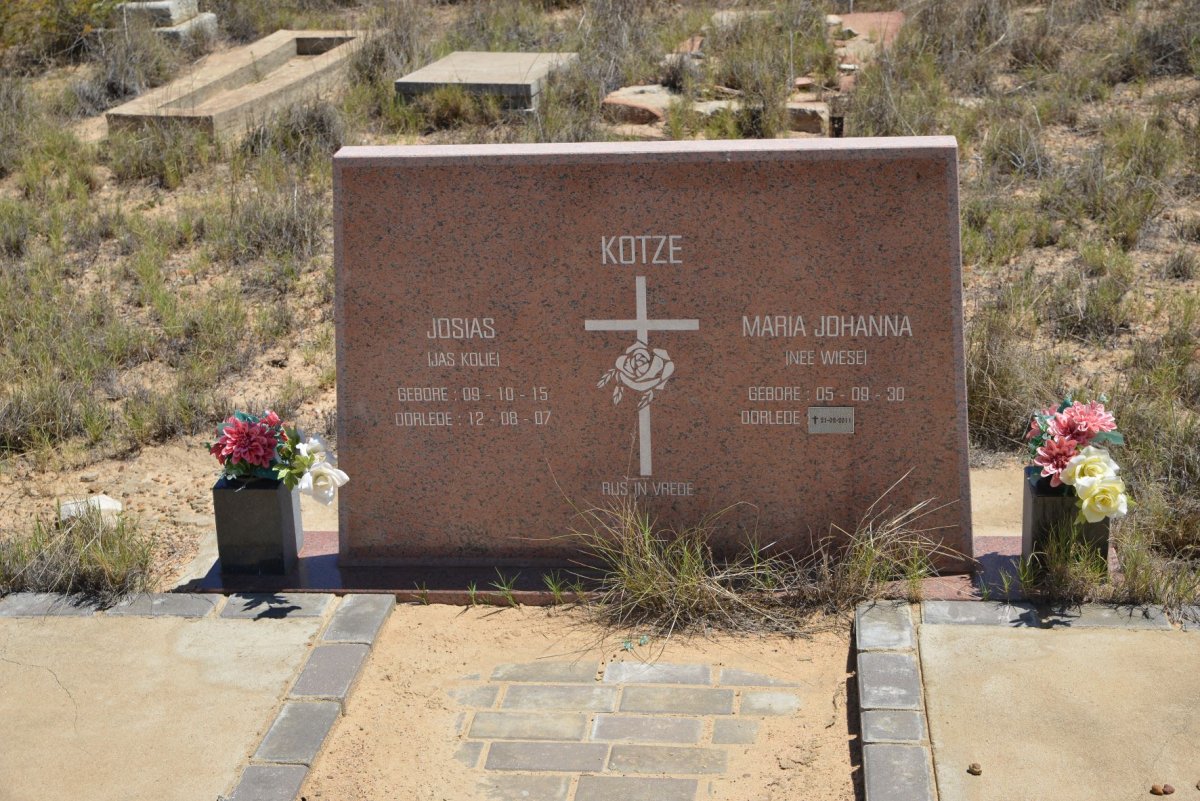 KOTZE Josias 1915-2007 & Maria Johanna WIESE 1930-2011
