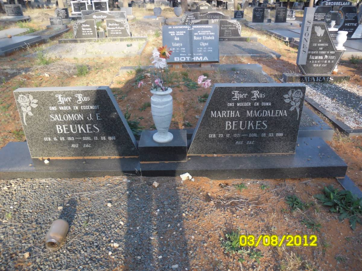 BEUKES Salomon J.E. 1913-1986 & Martha Magdalena 1921-1999