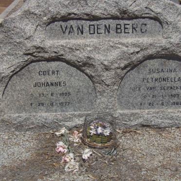 BERG Coert Johannes, van den 1895-1977 &amp; Susanna Petronella VAN SCHALKWYK 1900-1982