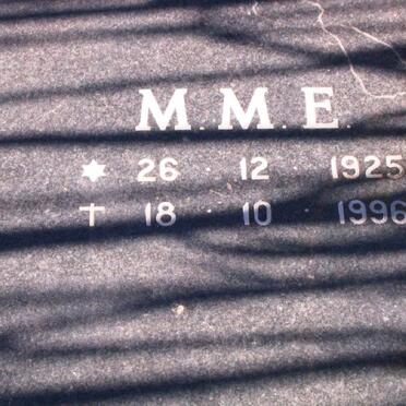 BEZUIDENHOUT C.J.J. 1921-1993 &amp; M.M.E. 1925-1996