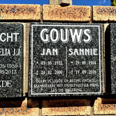 GOUWS Jan 1912-2000 & Sannie 1914-2016