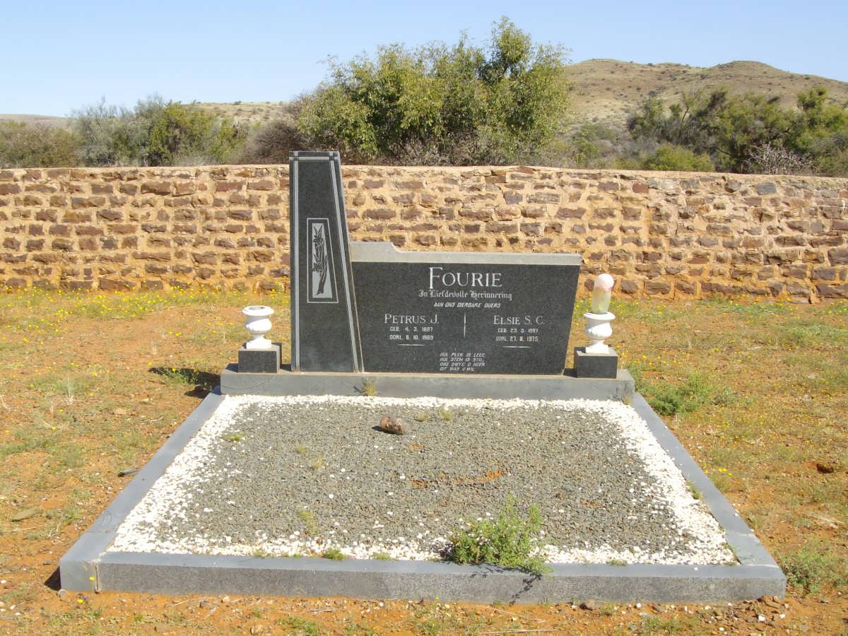 FOURIE Petrus J. 1887-1969 & Elsie S.C. 1887-1975
