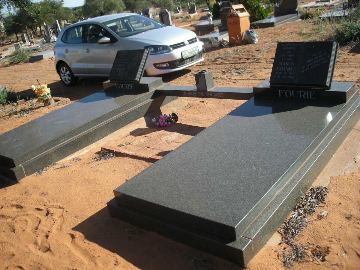 FOURIE Petrus Johannes 1931-2000 & Carolina Petronella 1937-1997
