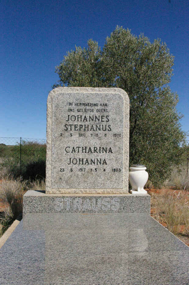 STRAUSS Johannes Stephanus 1910-1970 & Catharina Johanna 1917-1988
