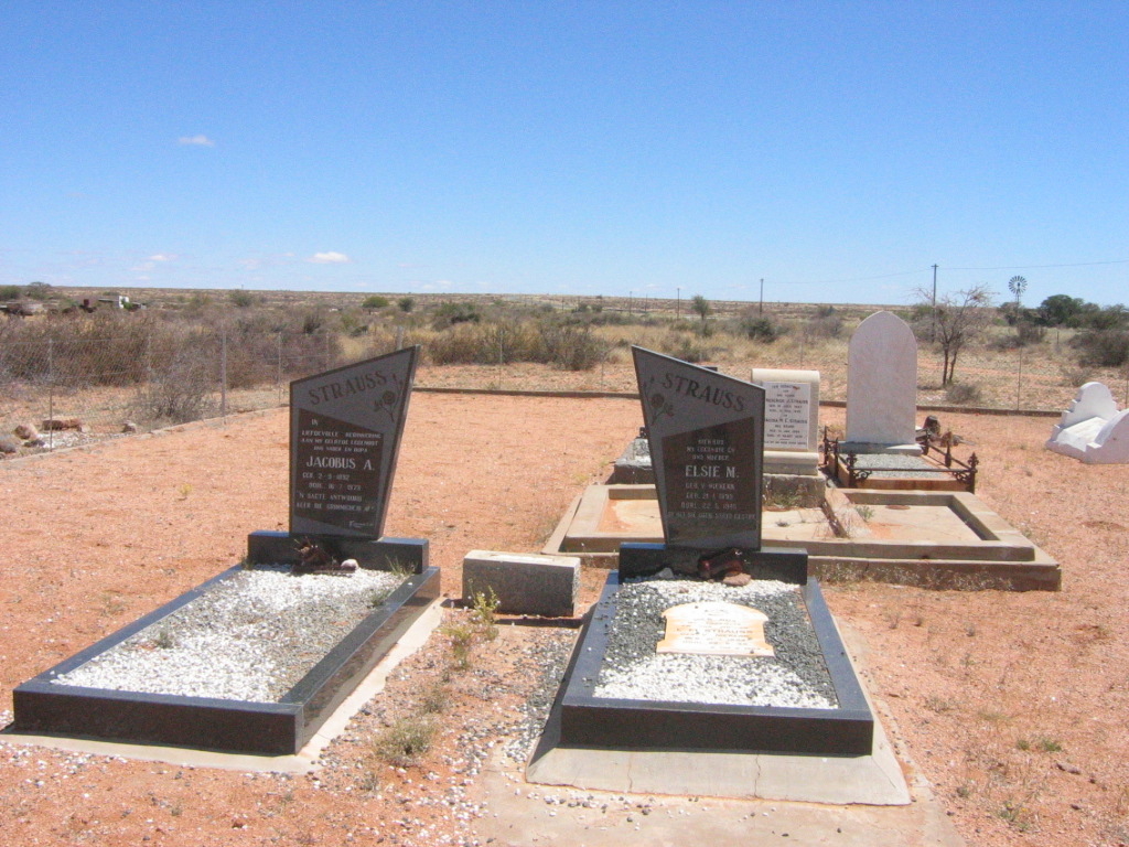 STRAUSS Jacobus A. 1892-1973 & Elsie M. VAN NIEKERK 1899-1945