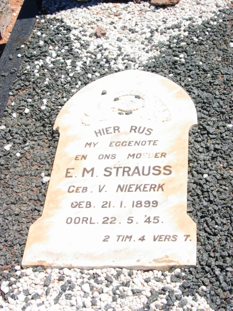 STRAUSS E.M. nee VAN NIEKERK 1899-1945