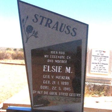 STRAUSS Elsie M. nee VAN NIEKERK 1899-1945