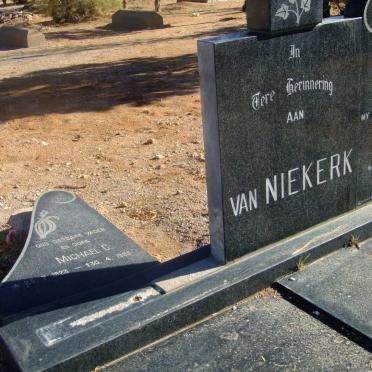 NIEKERK Michael C., van 1923-1983 &amp; Johanna J. 1925-1979