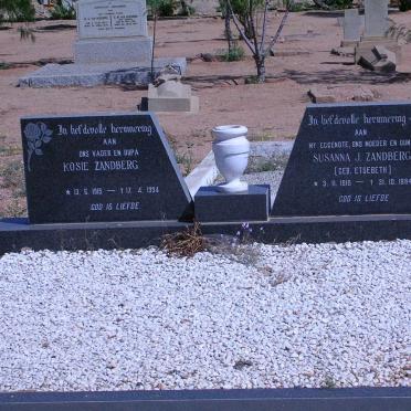 ZANDBERG Kosie 1915-1994 &amp; Susanna J. ETSEBETH 1918-1984