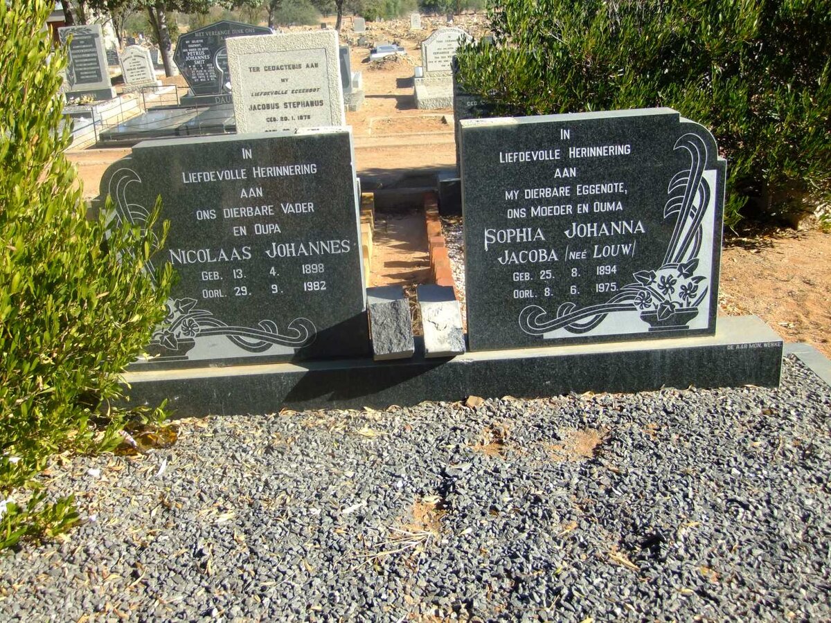? Nicolaas Johannes 1898-1982 &amp; Sophia Johanna Jacoba LOUW 1894-1975