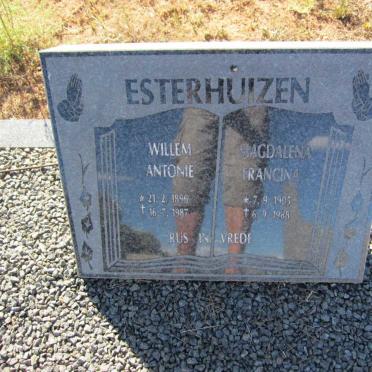ESTERHUIZEN Willem Antonie 1896-1987 &amp; Magdalena Francina 1905-1988