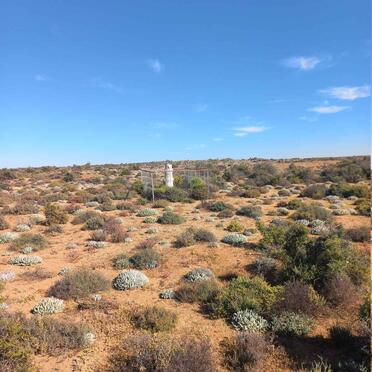 Northern Cape, NAMAQUALAND district, Banke 409, farm cemetery _1