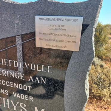 NIEUWOUDT Mathys M. 1914-1974 & Margaretha Wilhelmina 1931-2003 _2