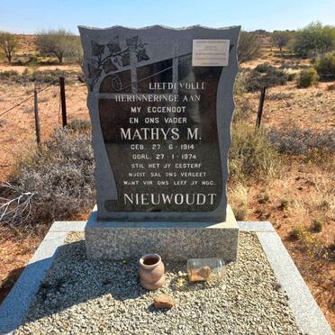 NIEUWOUDT Mathys M. 1914-1974 & Margaretha Wilhelmina 1931-2003 _1