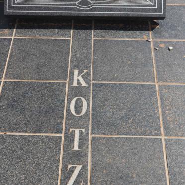 KOTZE Theunis 1928-2009 &amp; Anna 1933-