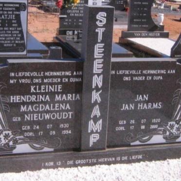 STEENKAMP Jan Harms 1920-2000 &amp; Hendrina Maria Magdalena NIEUWOUDT 1930-1994