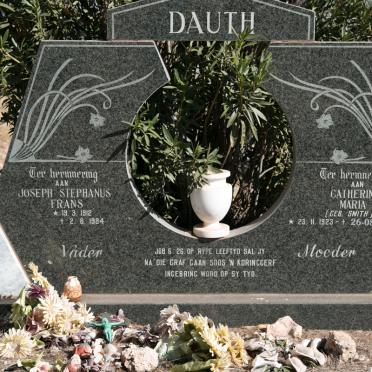 DAUTH Joseph Stephanus Frans 1912-1984 &amp; Catherina Maria SMITH 1923-2008