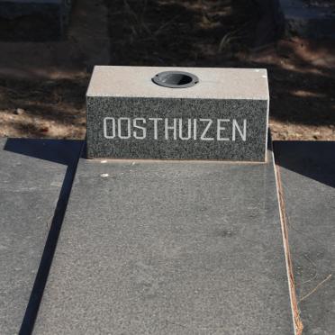 OOSTHUIZEN Louwrens Marthinus 1946-1995 &amp; Anna K.J. 1952-