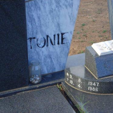 BOTES Tonie 1947-1986 &amp; Marie 1949-