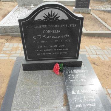 NIEUWOUDT J.S.D. 1919-2003 :: NIEUWOUDT Cornelia J. 1944-1974 :: MAASS M. 1942-2005
