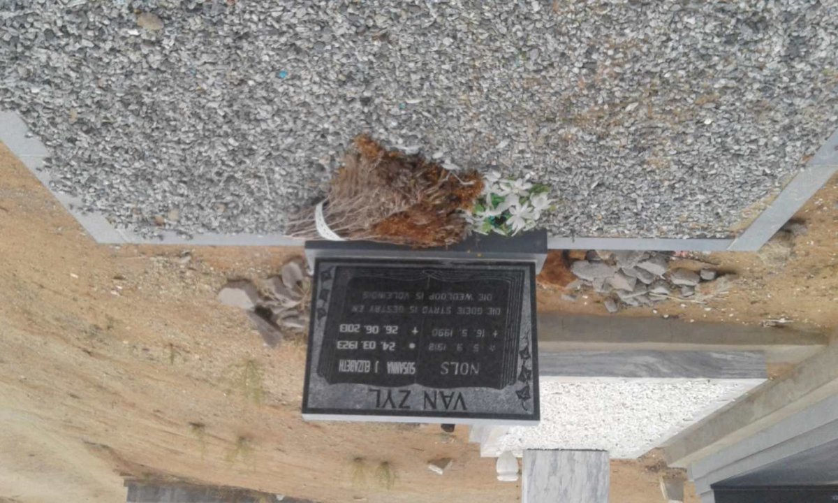 ZYL Nols, van 1918-1990 &amp; Susanna J. Elizabeth 1923-2013